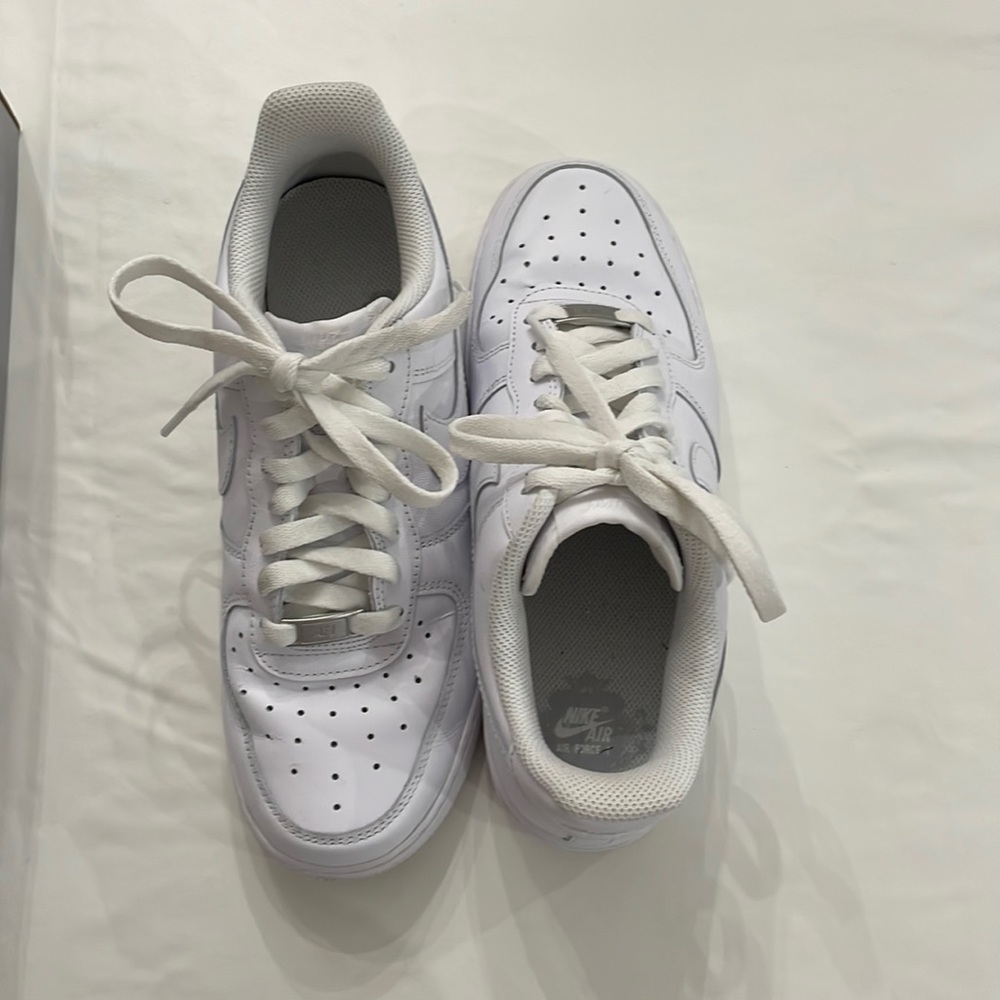 White Air Force 1 women’s 8.5